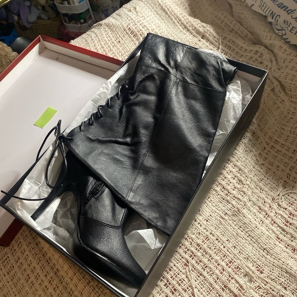 Black thigh high boots - Picture 6 of 10